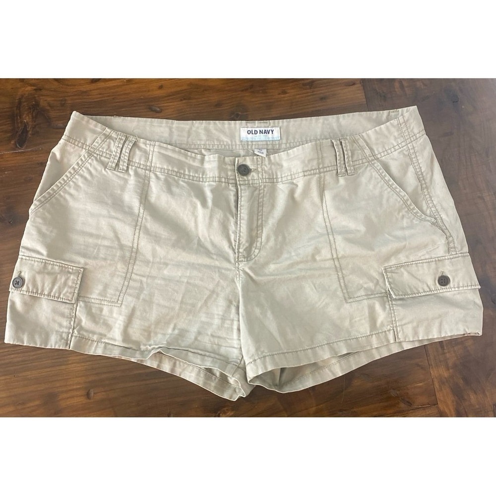 Old Navy size 16 beige cargo shorts SKU A117
